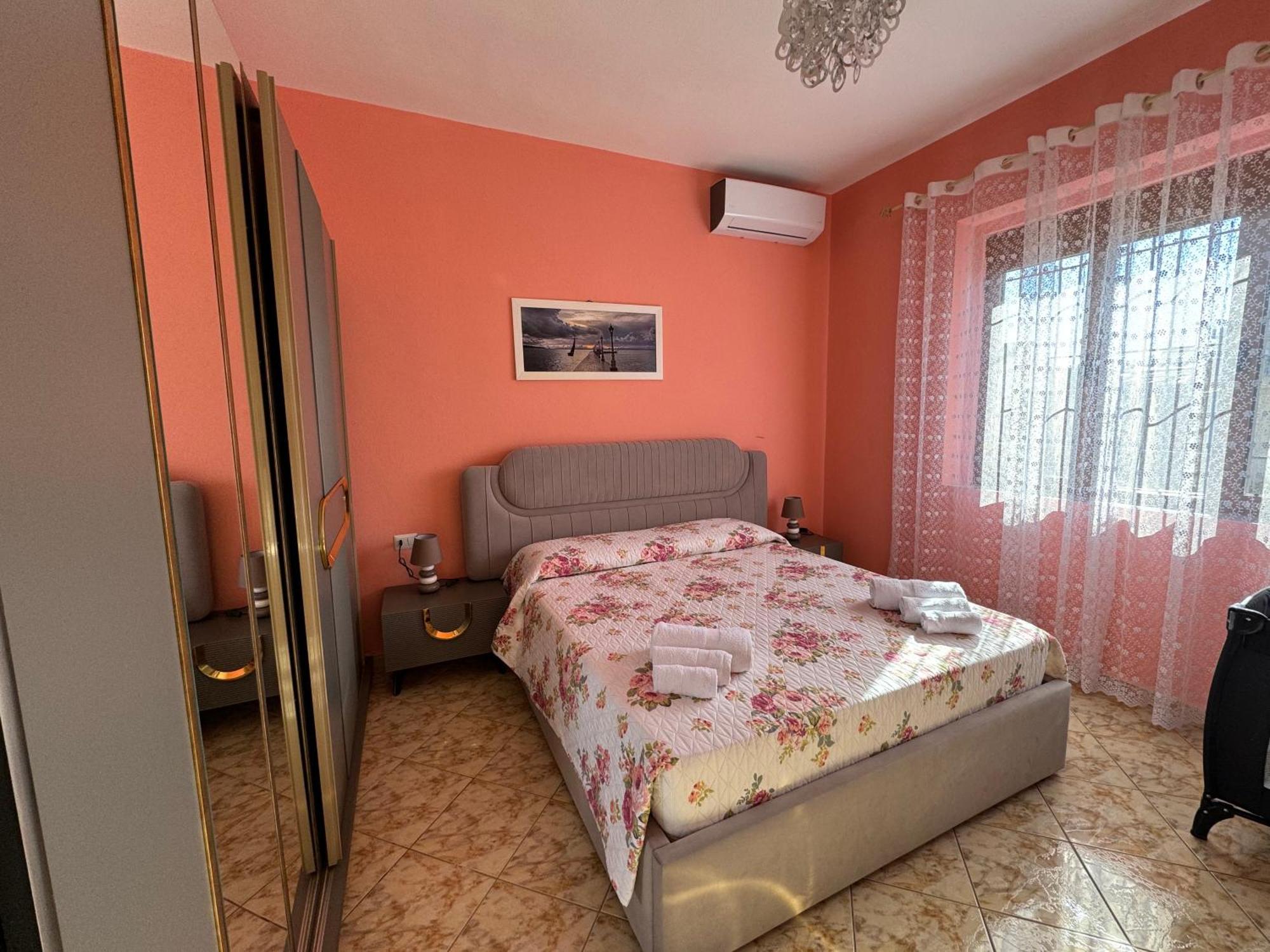 Mondi Golem (Tirana)