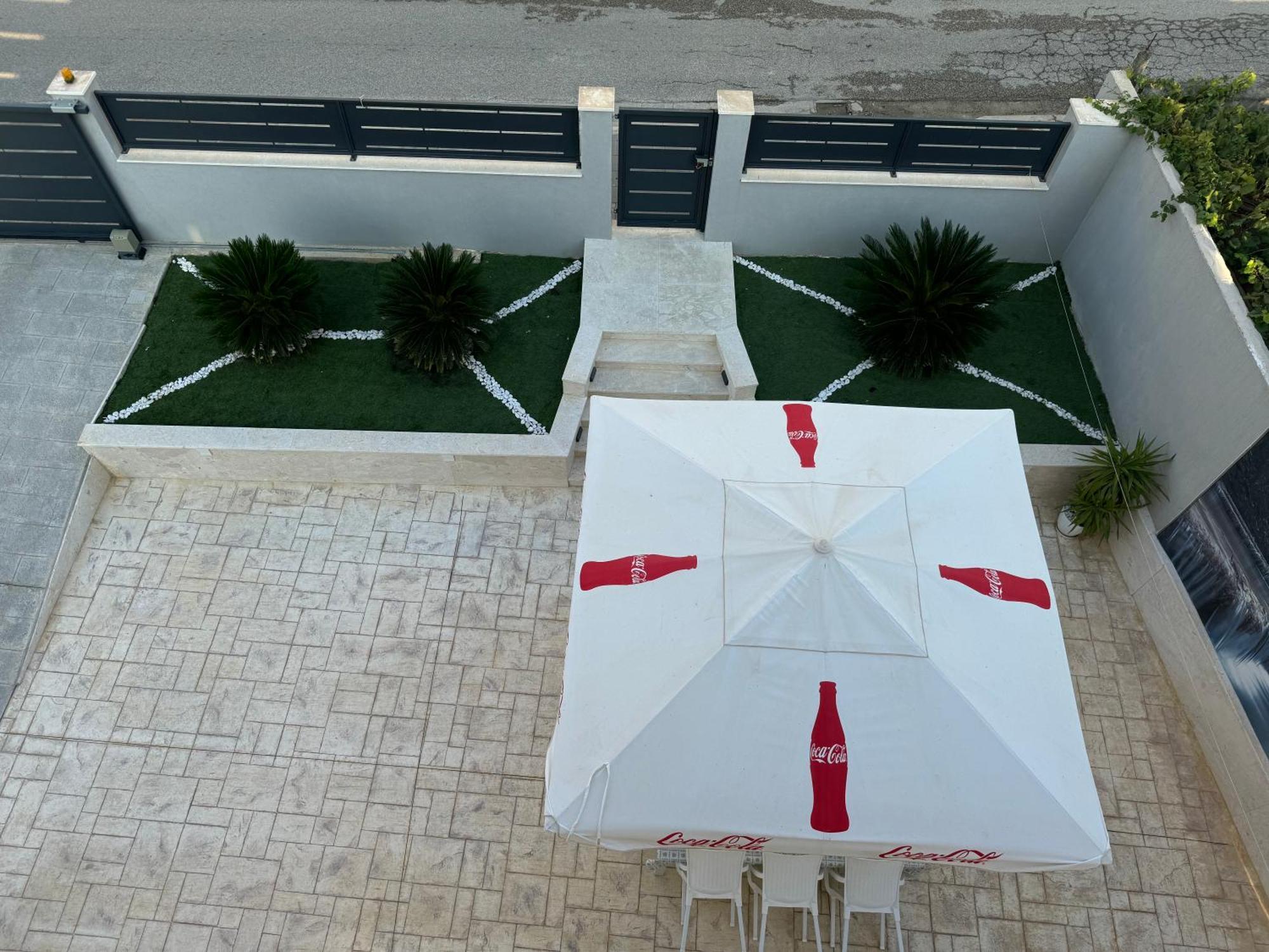Willa Mondi Golem (Tirana)